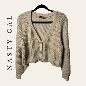 1162. Nasty GAL‎ LONG SLEEVE CROPPED SWEATER CARDIGAN SIZE SMALL BEIGE IN COLOR